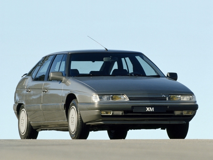 La Citroën XM, ici une V6 de 1989, était bien partie pour connaître le succès. Des choix idiots appliqués sur sa fabrication compromettront gravement sa carrière… 